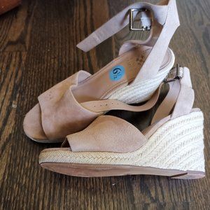 Vince Camuto Wedge Sandels (Beige or Tan color)